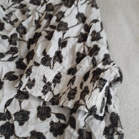 Lane Bryant Women's White Black Floral Tie Neck Blouse 22 - Picture 8 of 13